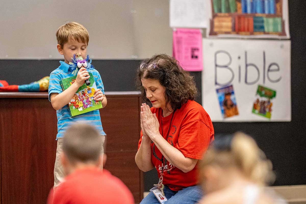 tile-preschool-pals-chapel-prayer