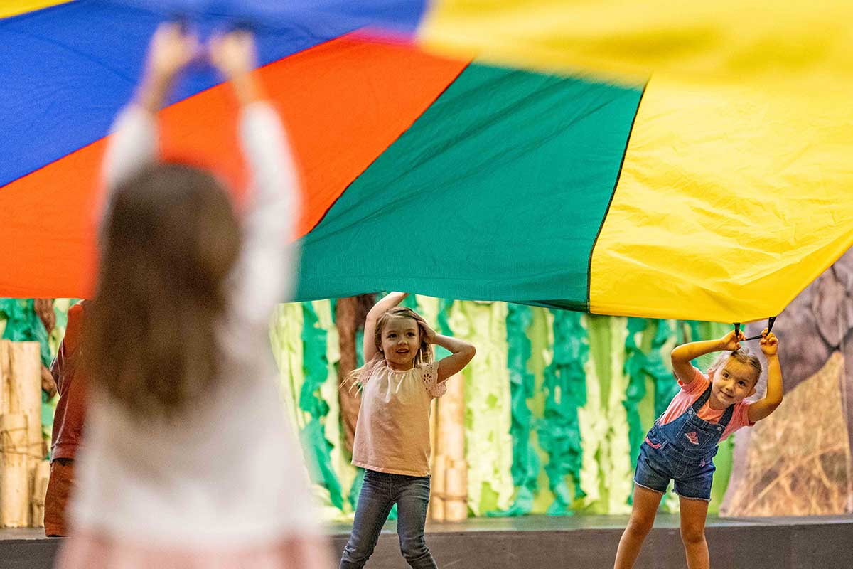 tile-preschool-pals-play-parachute